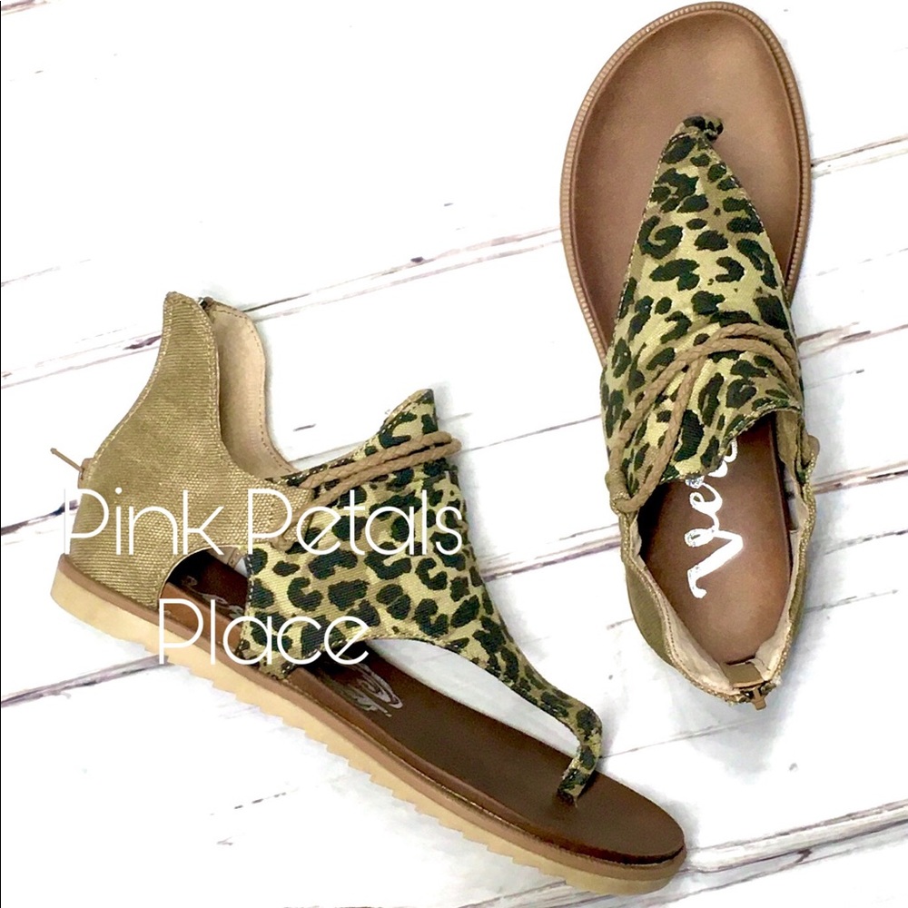 Very G Leopard sandals